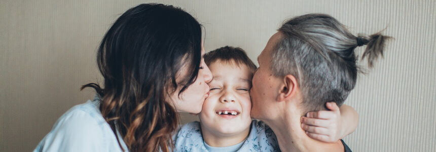 Familienleben_860x300 Familienleben: Eltern mit ihrem Kind